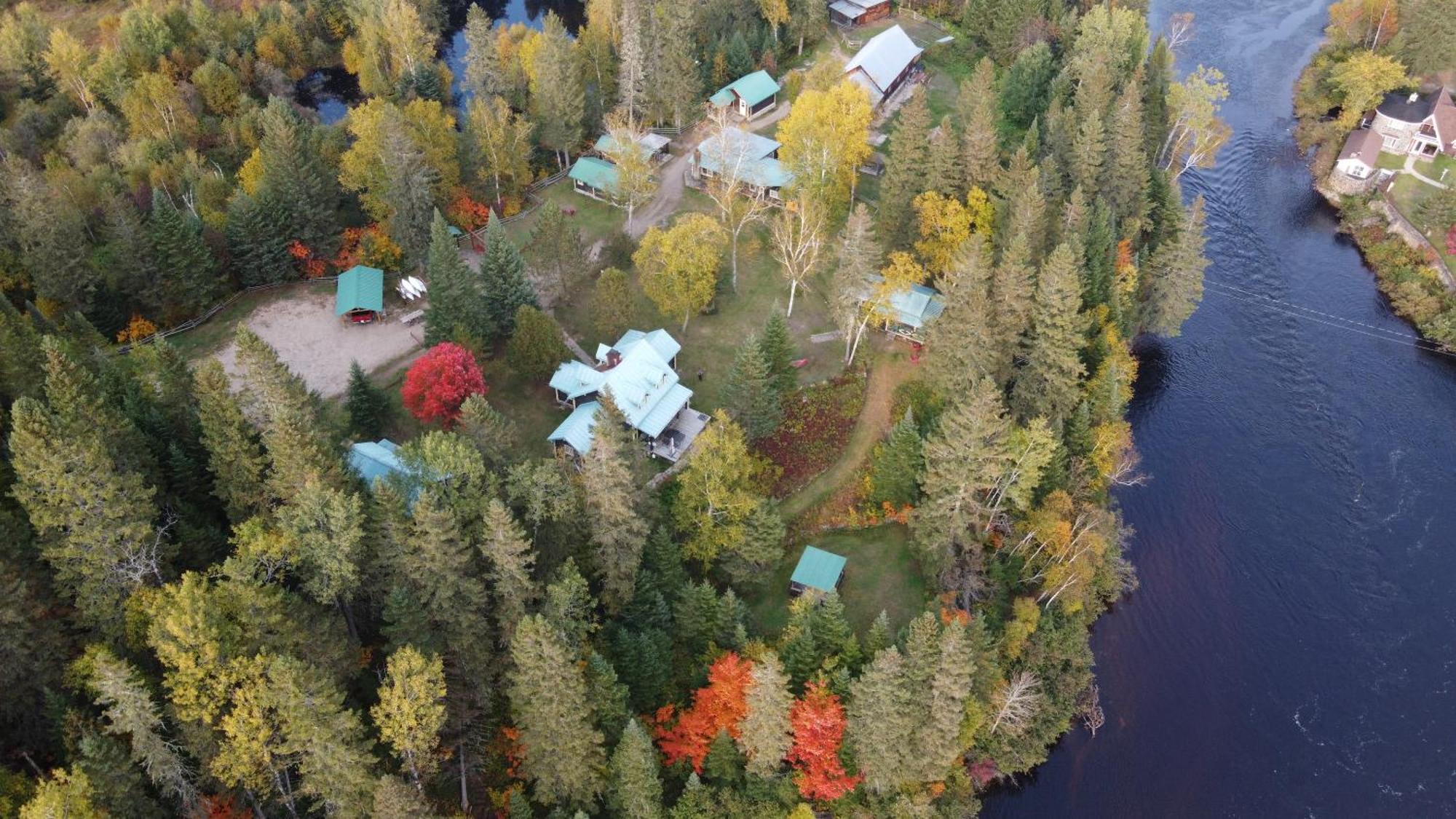 Domaine Le Bostonnais - Le Village En Bois Rond La Tuque Bagian luar foto