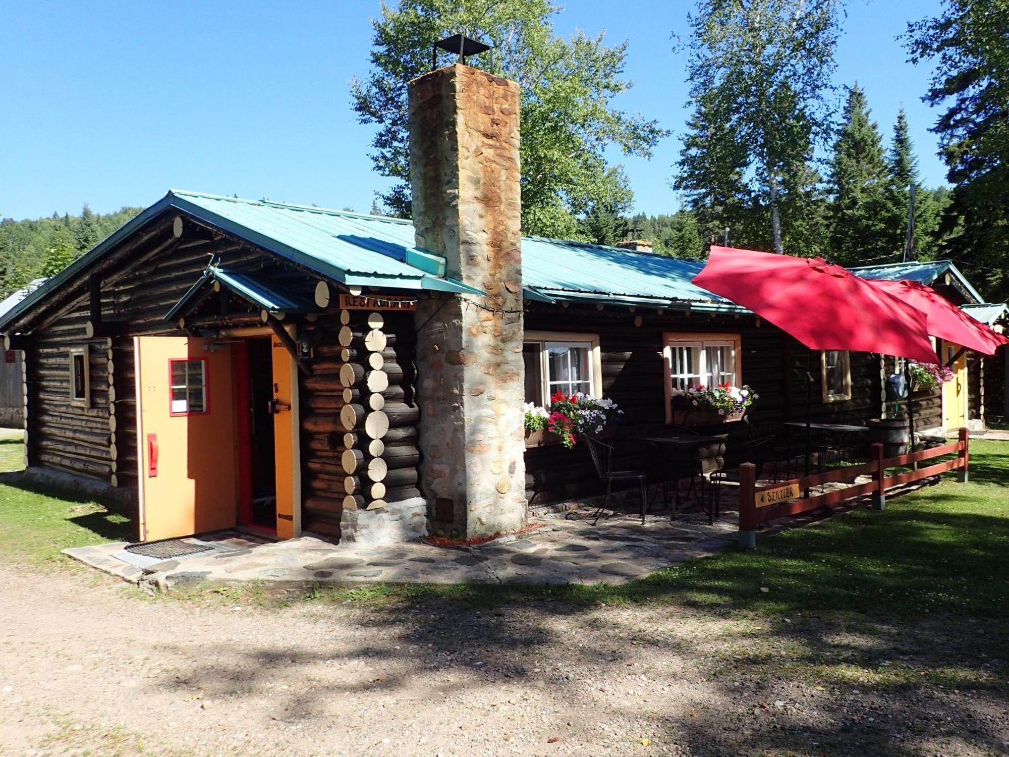 Domaine Le Bostonnais - Le Village En Bois Rond La Tuque Bagian luar foto