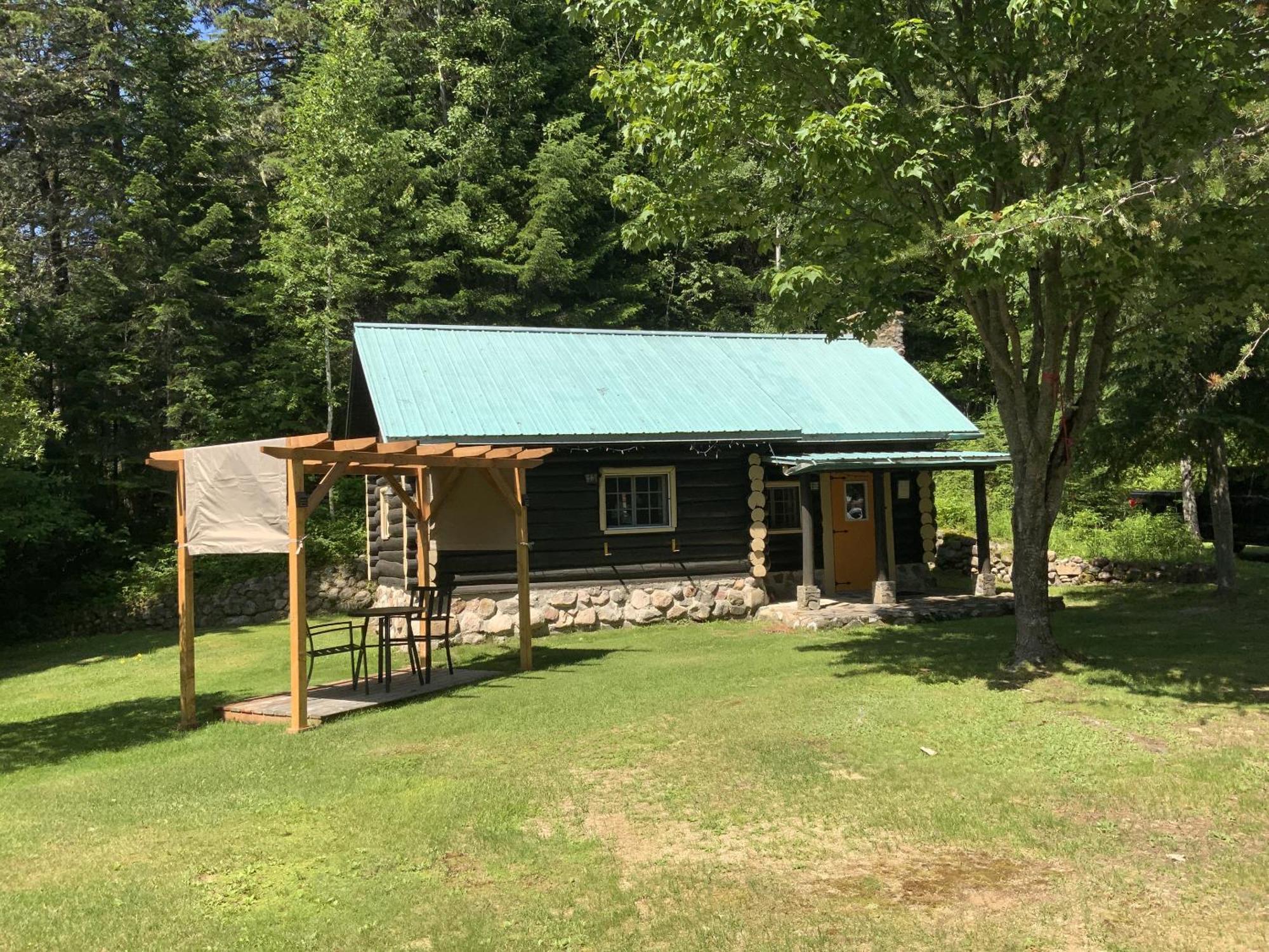 Domaine Le Bostonnais - Le Village En Bois Rond La Tuque Ruang foto