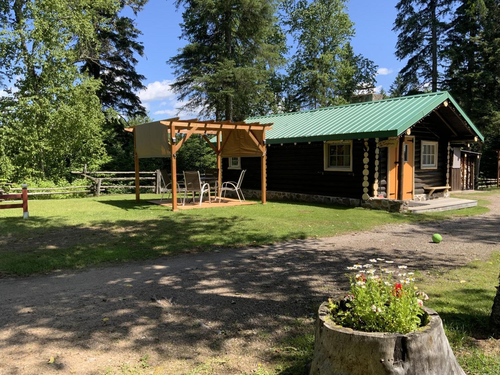 Domaine Le Bostonnais - Le Village En Bois Rond La Tuque Ruang foto