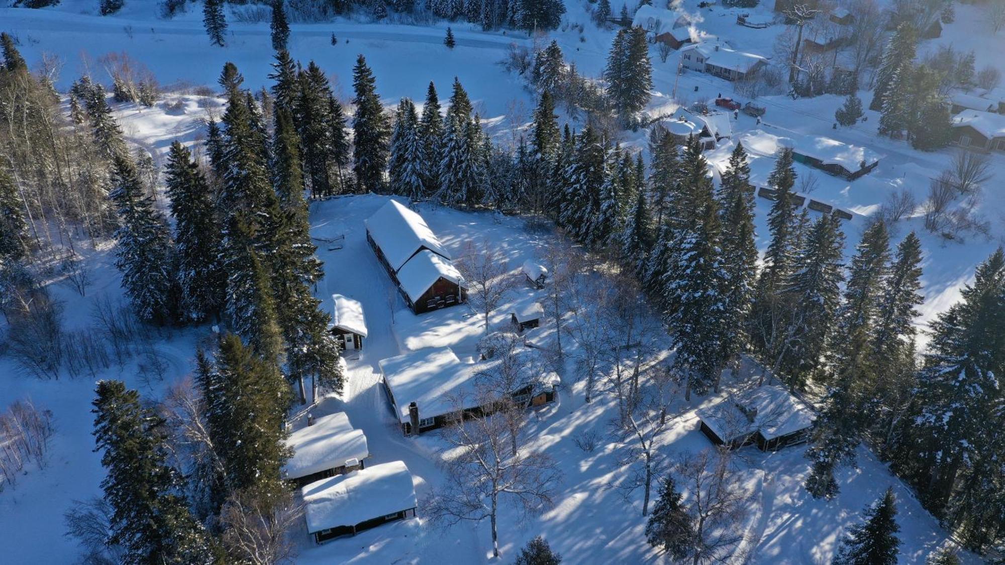 Domaine Le Bostonnais - Le Village En Bois Rond La Tuque Bagian luar foto